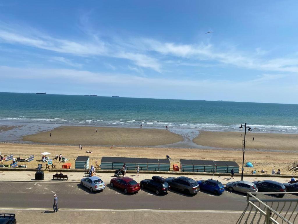 Bay View - Seafront, Sandown - Free Car Ferry For Bookings Of 3 Or More Nights, Subject To Availability Экстерьер фото